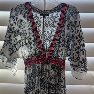 HEMANT & NANDITA Monochrome Geometric Coverup with Pink Accents